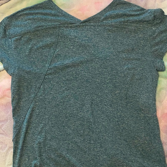 💚APANA💚Green Short sleeved V-neck workout/ Yoga Tee in Medium. New with tags. - Picture 9 of 12